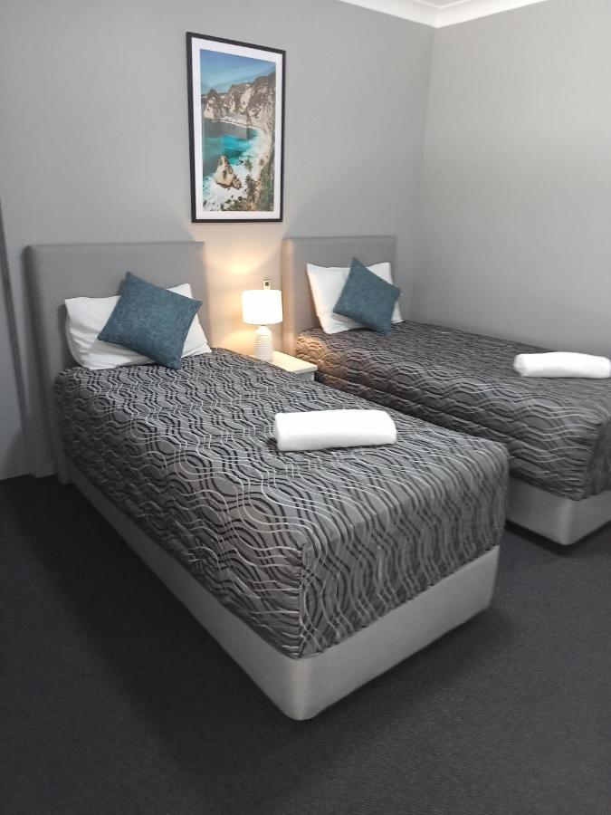 Solomon Inn Motel Figtree วูลองกอง ภายนอก รูปภาพ