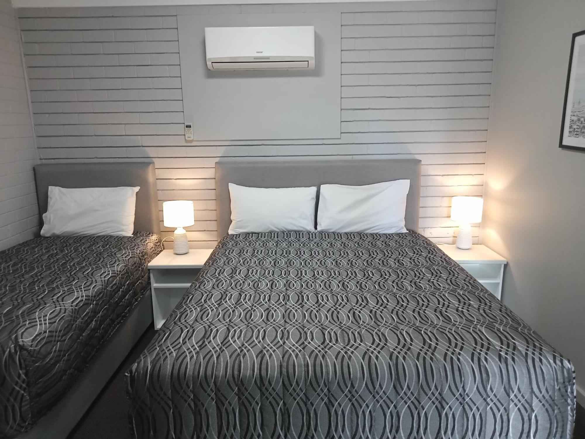 Solomon Inn Motel Figtree วูลองกอง ภายนอก รูปภาพ