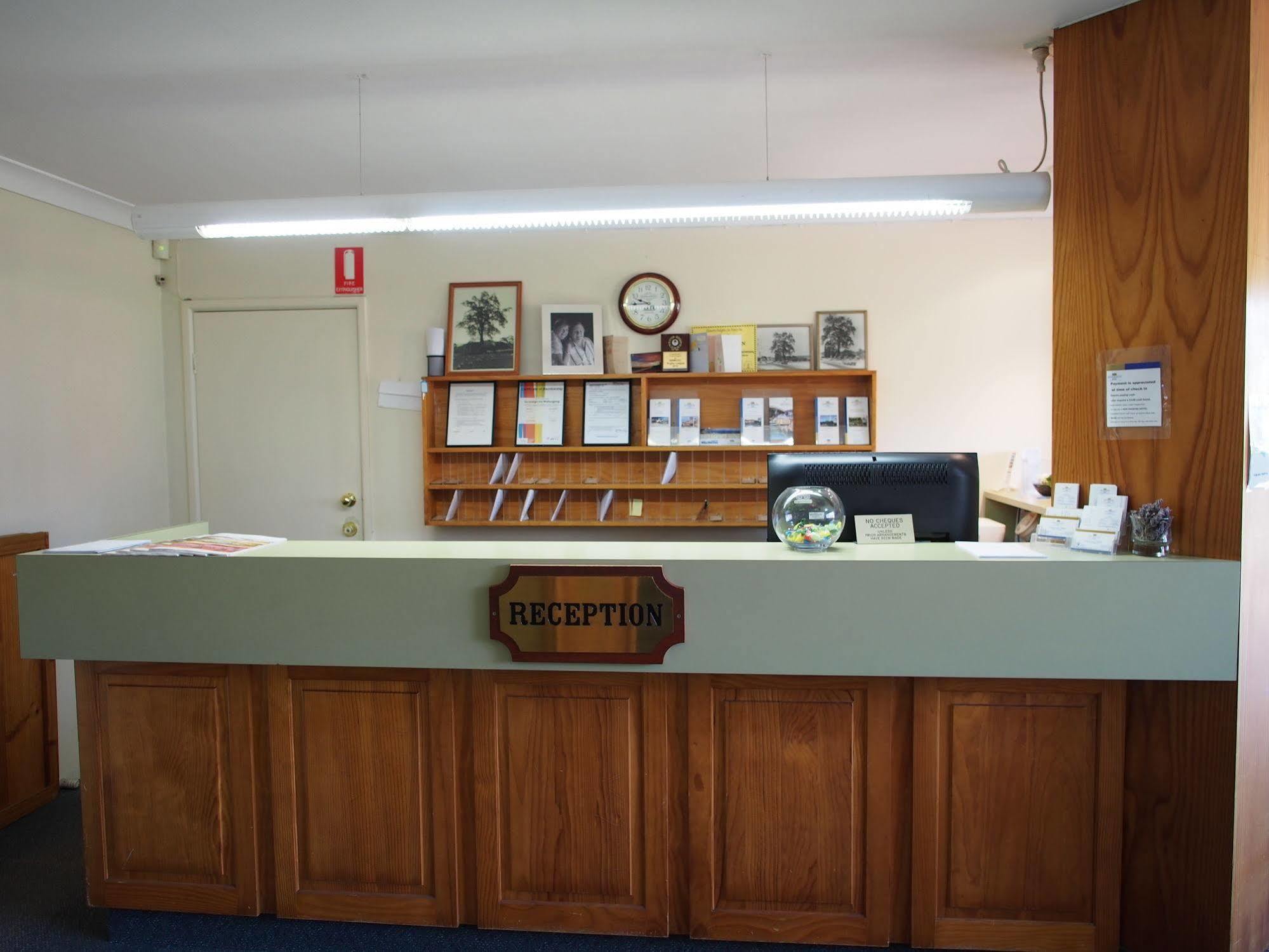 Solomon Inn Motel Figtree วูลองกอง ภายนอก รูปภาพ